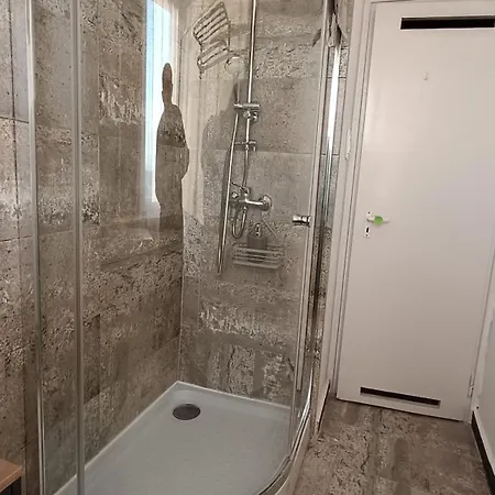 Debrentzen Station - Business Apartment *