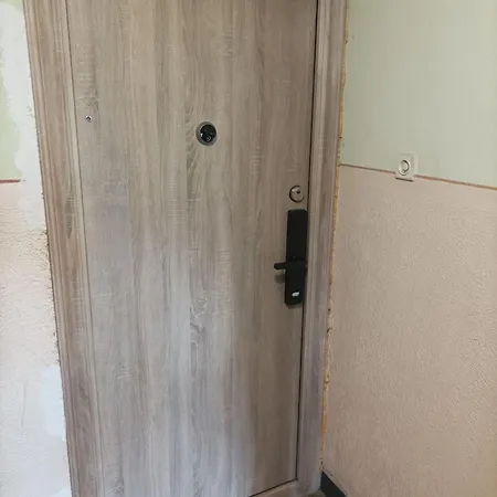 Debrentzen Station - Business Apartment *